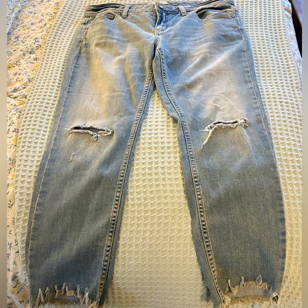 Free People Distressed Blue Jeans Straight Leg Ankle Mid-Rise Great Cond Size 29